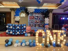 balloons and decorations decorate the entrance to an event