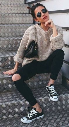 Comfy Jeans Outfit, Black And White Converse, Tennis Shoes Outfit, Black Jeans Outfit, Outfit Chic, Mode Boho, Blazer Outfit, Winter Chic