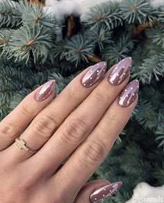 Pointy Nails Christmas, End Of November Nails, Fall Nails Pointy Almond, Christmas Alomd Nails, Nail Inspo Almond Winter, Neutral Christmas Nails, Chrome Christmas Nails, New Yrs Nails, Funky Christmas Nails