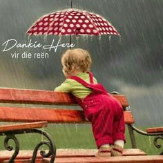 Dankie Here vir die reën Under An Umbrella, I Love Rain, Red Umbrella, Love Rain, Cool Baby, Under My Umbrella, Singing In The Rain, Walking In The Rain, Foto Baby