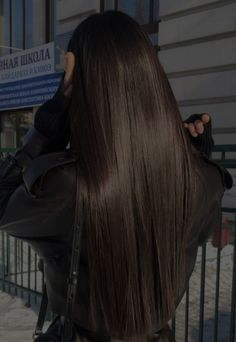 Dark Brunette, Beach Friends, Converse Style, Hair Inspo Color, Curtain Bangs, Hair Goals