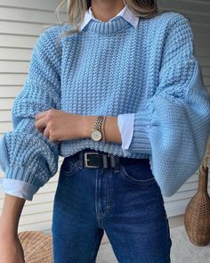 Navy Blue Sweater Outfit, Cropped Sweater Outfit, Blue Sweater Outfit, Jeans Outfit For Work, Winter Sweater Outfits, Classy Winter Outfits, Classic Style Outfits, Blue Jersey, Everyday Fashion Outfits