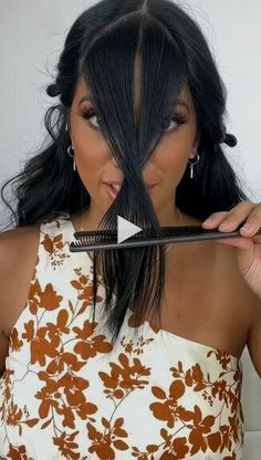 ✓This is a guide on how to cut long curtain bangs. Learn a simple curtain bang hack in this quick tutorial. face framing curtain bangs big forehead, face framing curtain bangs straight hair, face framing curtain bangs long hair Long Curtain Bangs, Short Mullet, Bangs Tutorial, Girl Mullet, Hair Mullet, Face Framing Bangs, Haircut With Bangs