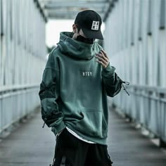 Casual Techwear, Techwear Hoodie, Hoodie Outfit Men, Techwear Fashion, Streetwear Mode, Streetwear Hoodie, Harajuku Streetwear, Streetwear Mens, Streetwear Men