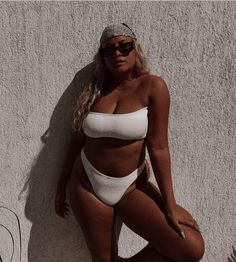 Swimsuits Photoshoot, Summer Poses, Instagram Pose, Plus Size Beauty, Summer Swim Suits, Beach Poses, Beach Photoshoot, Instagram Foto