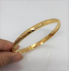 Vintage 18K Yellow Gold Bangle Bracelet ....Marked 18K....Total of weights 5.3grams...Measure inside 55MM ( 7'' Length ) W 4.9MM....It's in very good condition. #481809 Flexible Gold Bangle, Gold Diamond Cut Bracelets, Solid Gold Bangle, Yellow Gold Bangle, Kids Designer Dresses, Bridal Gold Jewellery Designs, Gold Bangle Bracelet, Bridal Gold Jewellery, Gold Jewellery Design