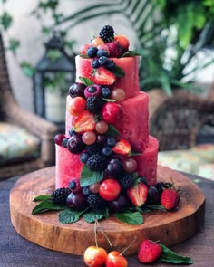 Fruit Birthday Cake, Fruit Cake Design, Fruit Birthday, Watermelon Cake, Hawaiian Birthday, Fruit Arrangements, Fresh Watermelon