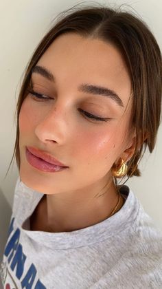 Strawberry Makeup, Minimalist Makeup, Makeup Aesthetic, Clean Makeup, Hailey Bieber, Girls Makeup, Pretty Makeup