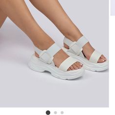 White Chunky Sandal/Platform Shoe Super Cute And Trendy ! White Chunky Sandals Outfit, Chunky Sandals Outfit, White Chunky Sandals, Chunky White Sneakers, White Slippers, Platform Shoe, Sandals Outfit, Sandal Platform, Chunky Sandals