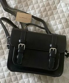 Cute School Bags Black, Black Backpack Aesthetic, Aesthetic Purse, Emory Scott, Backpacks Black, Uni Bag, Inside My Bag, My Style Bags, Girly Bags