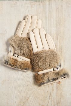 Our super-fine lambskin leather gloves are just the item for dressing up or everyday wear, and the perfect snug fit for driving. Mittens Crochet, Cold Weather Gloves, Baby Mittens, Ski Fashion, Winter Gloves, Material Girl