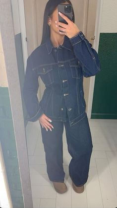 #outfit #snap #nails #aesthetic Outfit Large, Fashion Staples, Space Fashion, Jeans Petite, Mode Zara, Winter Fashion Outfits Casual, Uni Outfits, Jean Large