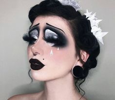 Spooky Makeup Aesthetic, Magician Makeup Female, Black Drag Makeup, Goth Drag Queen, Drag Queen Makeup Looks, Drag Queen Aesthetic, Traditional Goth Makeup, Goth Drag, 20s Makeup