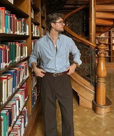 Academic Men Aesthetic, Old Money Shirt Outfit, Academic Aesthetic Outfit Men, Men’s Academic Fashion, Casual Office Men Outfit, Vintage Business Casual Men, Academic Fashion Men, Vintage Formal Outfit Men, Man Old Money Style