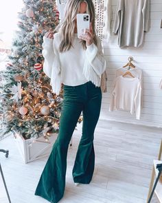 Bell Bottom Outfit Ideas Winter, Thanksgiving Fashion 2023, Christmas Outfit Western, Womens Christmas Outfits Casual, Christmas Outfit Ideas For Women Casual Jeans, Winter Bell Bottoms Outfit, Boho Christmas Outfits Women, Bell Bottom Christmas Outfit, Country Christmas Outfits Women