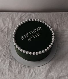 Aesthetic Bday Cakes Black, Black Cakes Aesthetic, Birthday Cake Inspiration Simple, Black Bday Cake Aesthetic, 28 Cake Birthday, Black Mini Cake, 20 Bday Cake