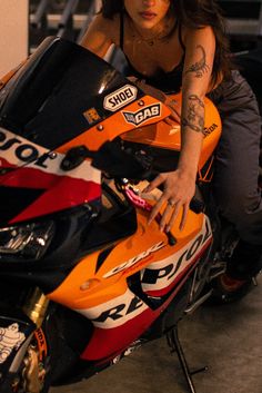 Tatoo , repsol , bike , girl Pretty Bike, Biker Love, Dark Feminine Aesthetic, Custom Bike