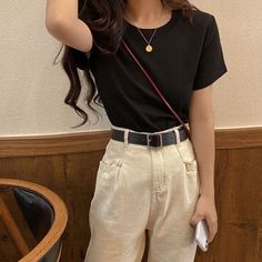 Outfit Ideas Korean, Korean Casual Outfits, K Fashion, Beige Pants, Korean Girl Fashion, Ulzzang Fashion, Kpop Fashion Outfits, Korean Street Fashion