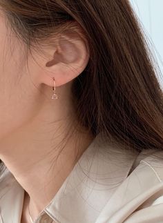 Minimal Gold Earrings Aesthetic, Aesthetic Dainty Jewelry, Cute Gold Earrings Minimalist, Anting Korean Style Simple, Minimal Earrings Aesthetic, Rose Gold Earrings Aesthetic, Minimal Jewellery Aesthetic, Gold Everyday Earrings, Gold Minimal Earrings