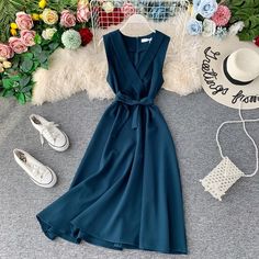 Elegant A-Line Sleeveless V-Neck Midi Dress - Uniqistic.com Long Bandage Dress, V Neck Sleeveless Dress, V Neck Midi Dress, Midi Dress Summer, Spring Summer Dress, Boho Casual, Mode Inspiration, Tie Dress, Bandage Dress