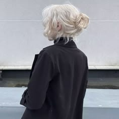 White Blonde Hair Aesthetic, White Fluffy Hair, Narcissa Black Aesthetic, Fluffy White Hair, White Hair Aesthetic, Narcissa Black, Narcissa Malfoy, Long White Hair