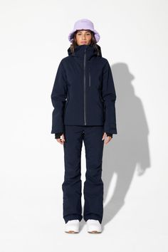 Halfdays | Lawrence Jacket What To Wear In The Snow, Ski Clothing For Women, Ski Outfit Inspo Women, Woman Ski Outfit, Ski Jacket Aesthetic, Cute Ski Jackets, Snowboard Women Outfit, Ski Jackets For Women Fashion, Puffer Ski Jacket