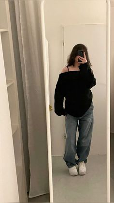 Lazy School Aesthetic, Plain Black Sweater Outfit, Hoț Girl Outfit Aesthetic, Pull Over Sweaters Outfits, Gloomy Outfit Aesthetic, Baggy Sweaters Outfits, Oversized Sweater Outfit Aesthetic, Oversize Outfit Girl, Outfits To Meet His Parents