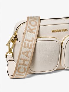 Michael Kors Jet Set Crossbody Bag, Mk Bags Michael Kors, Crossbody Bag Outfit, Mom Things, Trendy Purses, Favorite Purse, Luxurious Fashion, Apple Airpods Pro, Mk Purse