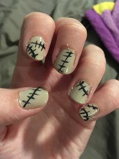 Easy Cute Halloween Nails, Oogie Boogie Disneybound, Oggie Boogie Nail Designs, Oogie Boogie Nails Short, Scene Nails Short, Emo Nails Short, Emo Short Nails, Alt Nails Designs, Emo Nail Ideas