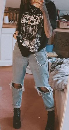 Owl City Concert Outfit, Outfit Ideas Egirl, Anime Grunge Outfit, Edgy Rocker Outfits, Oversized Punk Outfit, Black Grunge Clothes, Female Techwear Aesthetic, Indie Aesthetic Outfits For School, Light Alternative Fashion