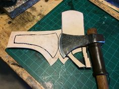 Diy Leather Working, Survival Knots, Belt Holster, Leather Craft Tools, Knife Sheath, Tiny Dolls, Leather Diy, Axes, Diy Wood Projects