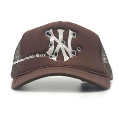 Streetwear Caps, Apparel Design Inspiration, Streetwear Ideas, Hat Aesthetic, Branded Caps, Tshirt Design Inspiration, Concept Clothing, Normal Clothes, Wear Store