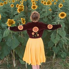 Introducing our Handmade Crochet Velvet Sunflower Cardigan - the epitome of summer style and crochet craftsmanship. This versatile piece effortlessly blends the charm of sunflowers with the luxurious texture of velvet, creating a one-of-a-kind garment that's perfect for the cottagecore-loving, Y2K-inspired fashionista in you. 🌻 Blossoming Elegance 🌻 Our sunflower cardigan is a wearable work of art. Meticulously handcrafted with love and care, it's a testament to the skill of our artisans. The Crochet Sweater Chunky, Velvet Sunflower, Sunflower Cardigan, Cardigan Cottagecore, Daisy Cardigan, Y2k Alt, Daisy Crochet, Cardigan Y2k, Winter Top