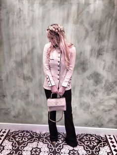 Chanel jacket, J Brand flares (http://bit.ly/2jODBaR), Chanel shoes, Chanel Trendy bag (http://bit.ly/2jlDbbV), Chanel 90’s bracelet, Chanel 90’s belt (in hair)