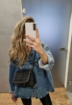 Jacket With Dress, Best Workout Clothes, Dress And Boots, Look Boho Chic, Pinterest Trends, Looks Jeans, Denim Jacket With Dress, Dinner Outfit, Winter Vest