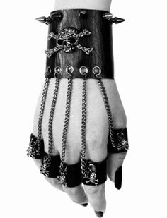 Emo Jewelry, Emo Accessories, Edgy Jewelry, Punk Accessories, Emo Outfits, Estilo Punk, Punk Outfits, Jewelry Outfit, Gothic Outfits