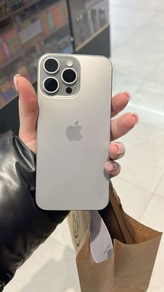 iPhone Iphone Ios Aesthetic, Apple Fashion, 15 Aesthetic, Ios Aesthetic, Apple Headphone, Get Free Iphone, You're Mine, Iphone Obsession, Trendy Phone Cases