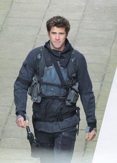 Day 3) a charcter you hate but everyone loves: not everyone loves him and I don't completely hate him but its the closest thing i hve so... Gale Dystopian Men, Liam Hemsworth Hunger Games, Gale Hunger Games, Real Or Not Real, Team Gale, Gale Hawthorne, Coriolanus Snow, Ballad Of Songbirds And Snakes