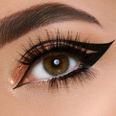 Makeup Looks With Black Eyeliner, Liner Styles, Different Eyeliner, Eyeliner Black, Hawks Eye Makeup, Black Eyeliner Looks Edgy, Inner Corner Eyeliner, Cool Eyeliner, Cat Eye Eyeliner Tutorial