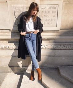 Brown Ankle Boots Outfit, Suede Boots Outfit, Brown Boots Outfit, Short Brown Boots, Trendy Winter Fashion, Looks Street Style, Outfit Winter, Brown Ankle Boots