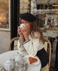 Paris Ootd, Parisian Aesthetic, Paris Girl, Paris Look, Europe Outfits, Paris Pictures, Paris Aesthetic