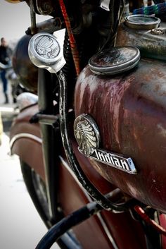 a close up of the emblem on an old motorcycle