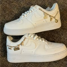 White/Metallic Gold/ Flat Chains Size 8.5 In Women Style Dd1525-100 Only Worn Once- No Box Shoes Nike Air Force, Nike Air Force 1 Custom, Air Force 1 Custom, Shoes Nike Air, Cute Nike Shoes, Gold Flats, Cute Nikes, Shoe Charms, Shoes Nike