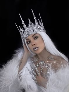 Snow Ice Queen Crown, necklace and claws handmade gothic style silver white Ice Princess Makeup Snow Queen, Ice Princess Makeup, Snow Queen Makeup, Ice Queen Crown, Snow Queen Dress, Ice Crown, Snow Queen Costume, Ice Queen Costume, Snow Queen Illustration