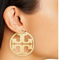 Details & Care The Iconic Tory Burch Logo Sits In Delicate Golden Hoops That Finish Your Look With A Sophisticated And Refined Touch. 1 7/8" Diameter Titanium Snap-Post Closure Goldtone Plate Helpful Info: Keep Jewelry Away From Water And Chemicals; Remove During Physical Activities; Store Separately In A Soft Pouch. Black Stone Earrings, Small Drop Earrings, Golden Hoops, Tory Burch Earrings, Gold Chevron, Crystal Resin, Hammered Earrings, Tory Burch Jewelry, Circle Earrings Studs