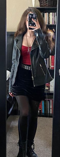 Alternative Black Outfit, Gothic Clothing Ideas, Rockstar Boyfriend Aesthetic Outfit, Band Clothes Aesthetic, Red Rockstar Outfit, Arabella Core Outfits, Estp Aesthetic Outfit, Goth Gf Outfits, Concert Outfit Goth