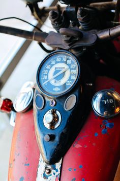 a close up of the handle bars and gauges on a motorbike or scooter