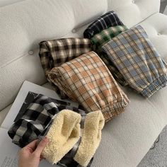 SPECIFICATIONS Style: Casual Season: Winter Waist Type: MID Elasticity: Non Strech Fabric Type: Broadcloth Pattern Type: Plaid Pant Style: Wide Leg Pants Material: Polyester Fit Type: LOOSE Length: Full Length Closure Type: Elastic Waist Gender: WOMEN Front Style: Flat [20231206]