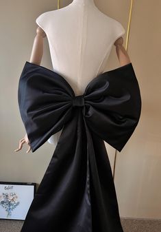 Friends, welcome to my store. This bow also comes with a belt option. If you need a belt please click on this link. https://www.etsy.com/uk/listing/1693781724/belt-bow-detachable-bow-wedding-bow             Bow 25" wide, 64" long             Our wedding bows can be customized according to your needs, you can provide the size and different color fabrics, we will make your favorite wedding bow according to the colors you provide.                            All our products are handcrafted using th Black Bow Outfit, Bow Dress Black, Black Bow Dress, Belt Bow, Giant Bow, Bow Wedding, Wedding Sash Belt, Bow Bow, Photoshoot Idea