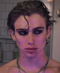 Eye Makeup Men, Punk Makeup Men, Eboy Makeup, Guys With Eyeliner, Androgynous Makeup, Maquillage Goth, Black Eye Makeup, Goth Guys, Punk Makeup